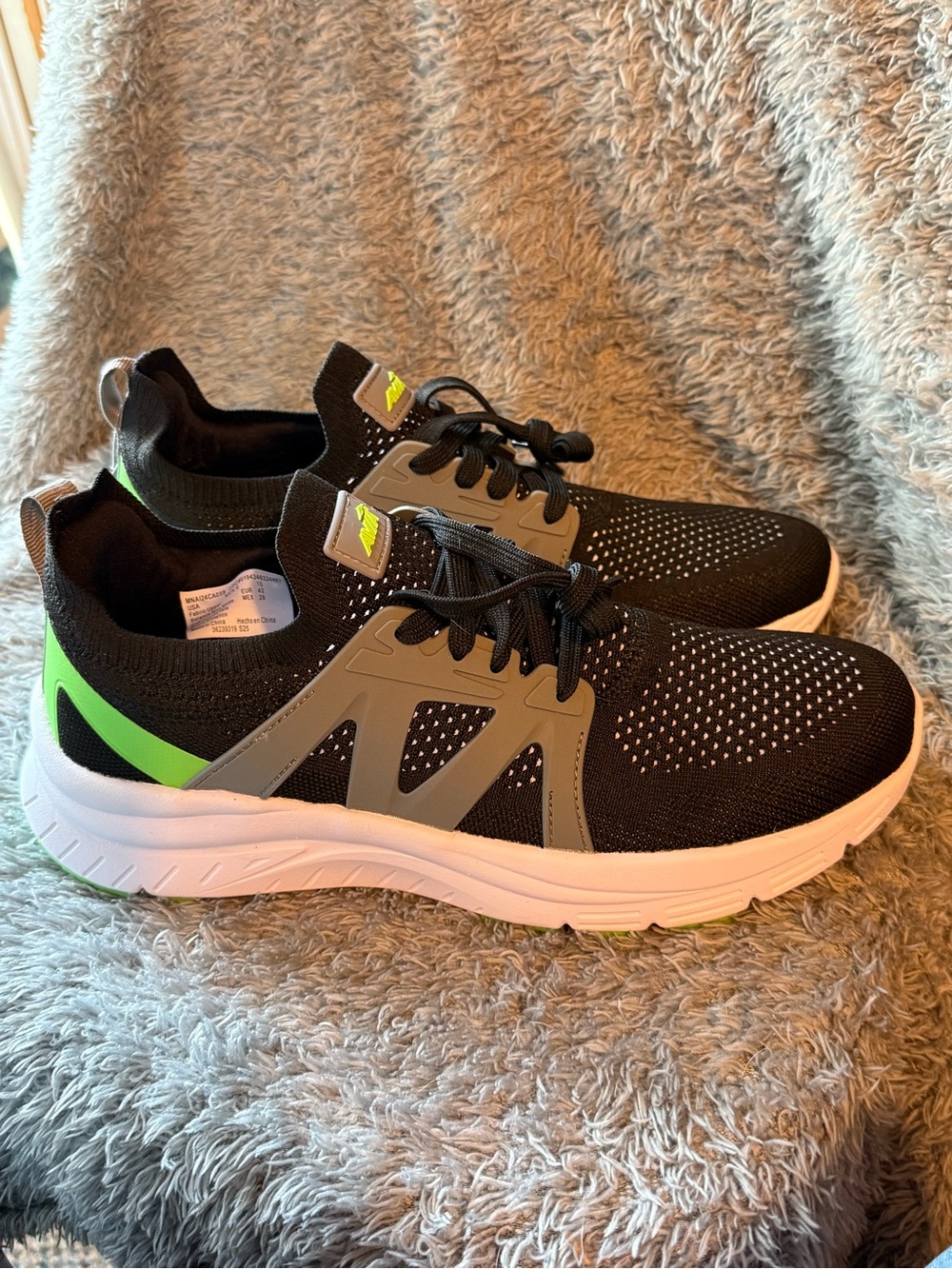 Avia Men's 10 Black Fabric Upper Sneakers with Neon Green Trim Preppy New